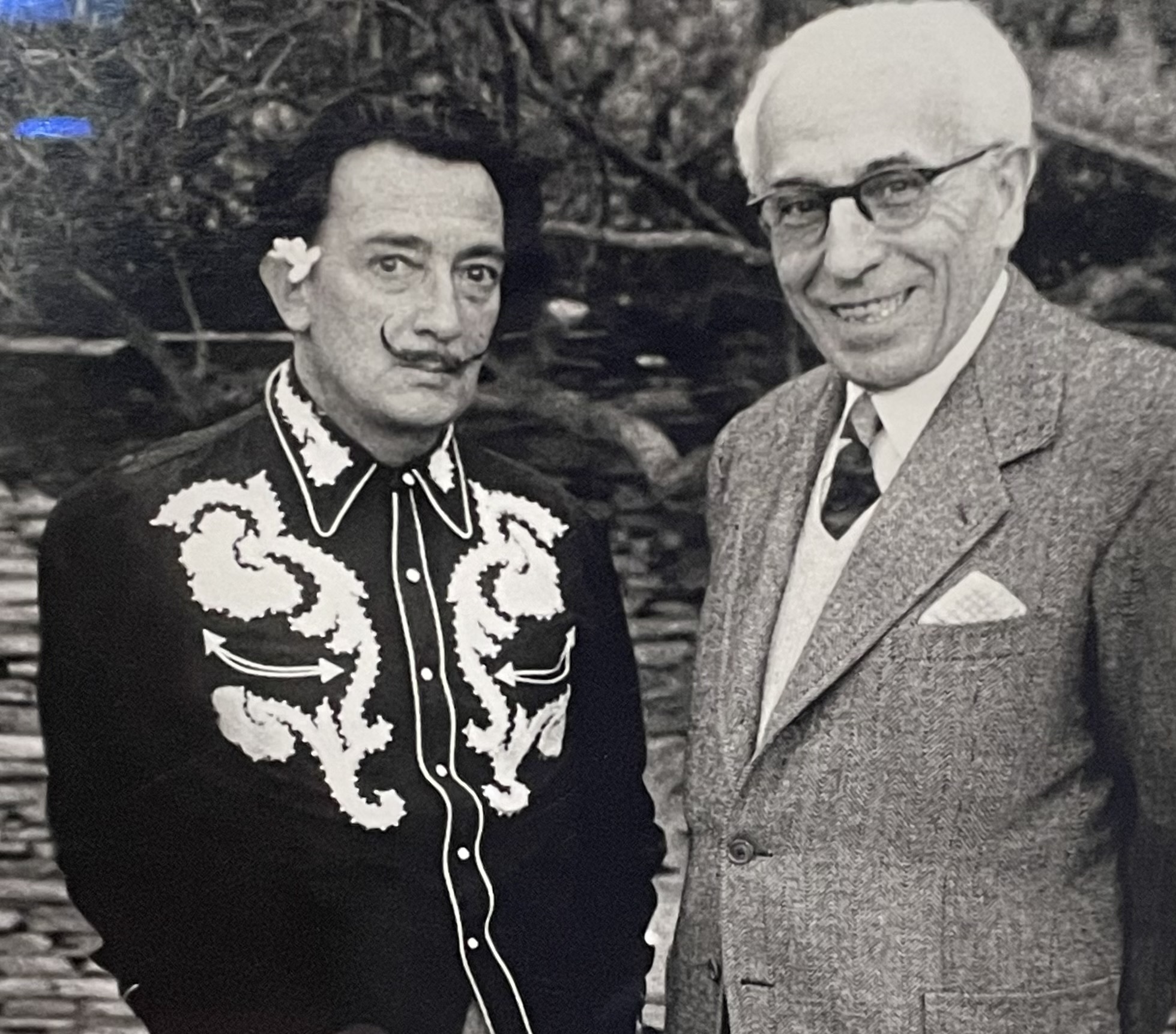Salvador Dalí junto a Josep Ensesa Gubert, impulsor del proyecto de S'Agaró. CORTESÍA Salvador Dalí junto a Josep Ensesa Gubert, impulsor del proyecto de S'Agaró. CORTESÍA