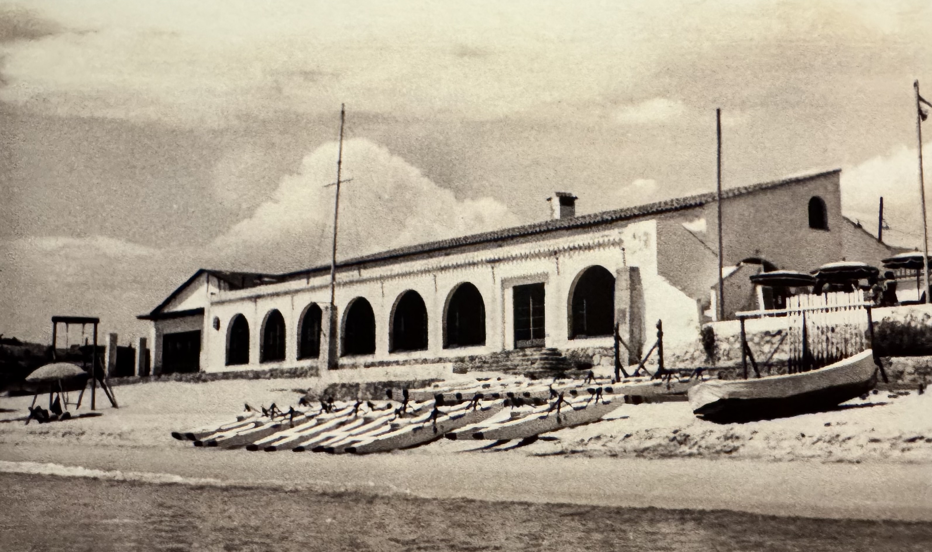 La Taverna del Mar, uno de los edificios históricos de la playa de Sant Pol. CORTESÍA La Taverna del Mar, uno de los edificios históricos de la playa de Sant Pol. CORTESÍA