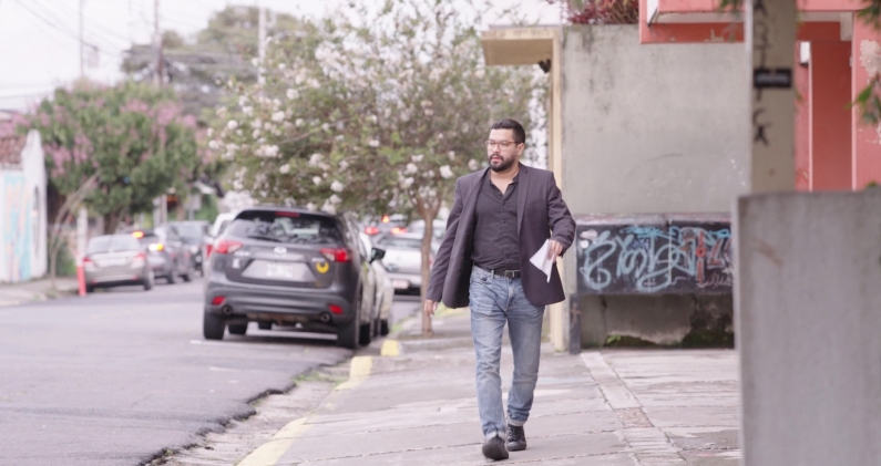 Óscar Martínez ha dedicado su trayectoria a investigar la violencia, las pandillas y la historia reciente de El Salvador. CORTESÍA Óscar Martínez ha dedicado su trayectoria a investigar la violencia, las pandillas y la historia reciente de El Salvador. CORTESÍA