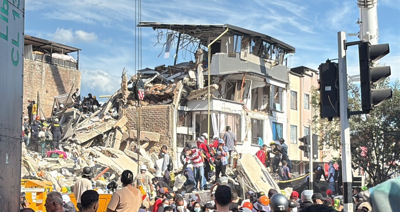 Escombros de un edificio derrumbado en Pereira tras el terremoto. WORLD CENTRAL KITCHEN Escombros de un edificio derrumbado en Pereira tras el terremoto. WORLD CENTRAL KITCHEN