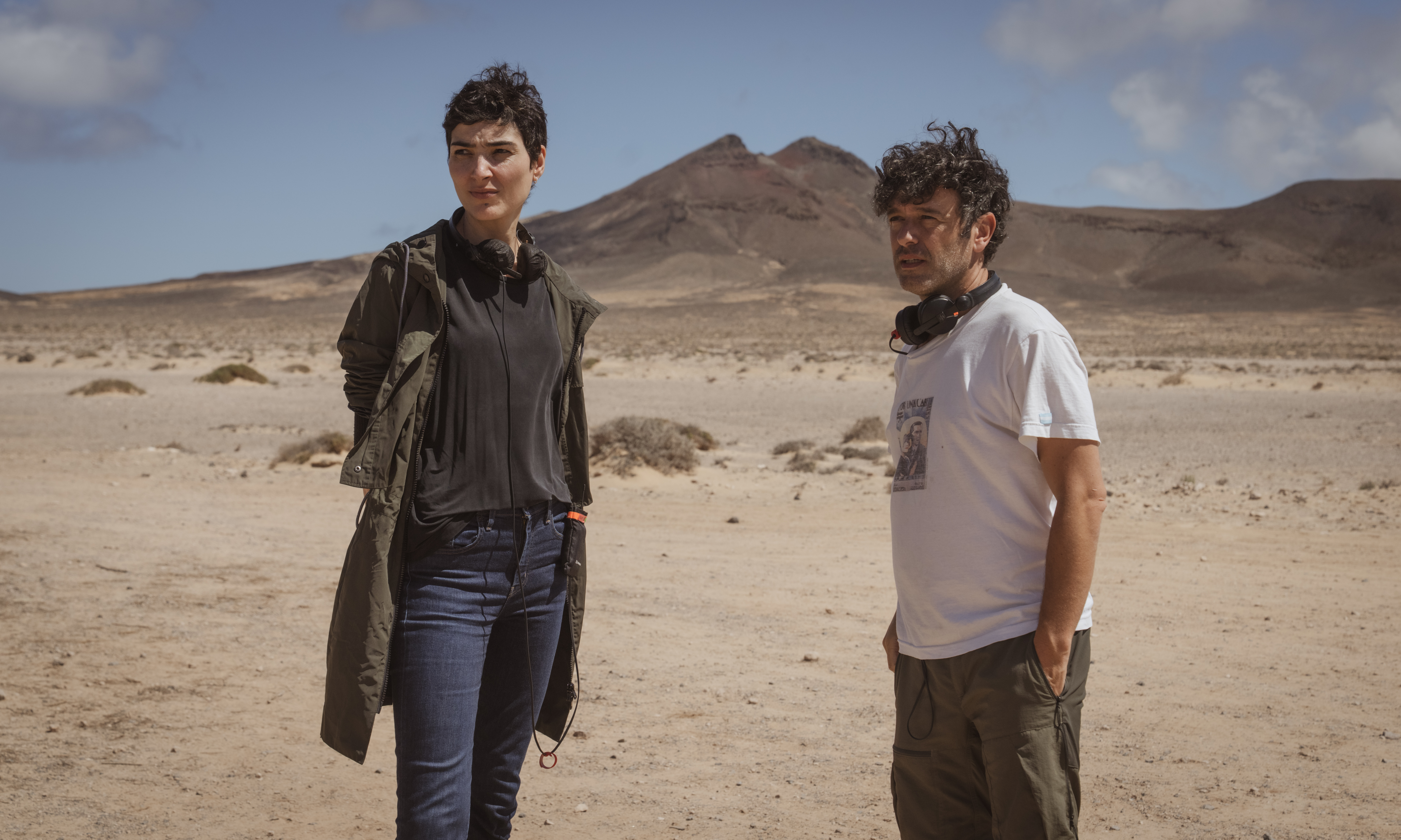 Isabel Peña y Rodrigo Sorogoyen durante el rodaje de 'El ser querido' en Fuerteventura. MANOLO PAVÓN