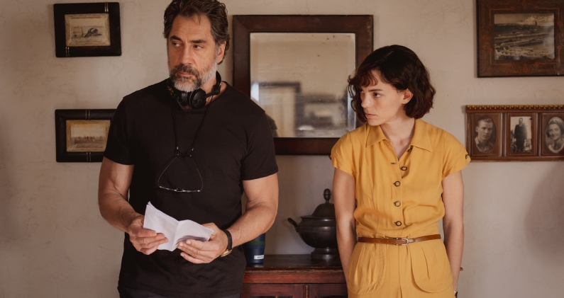 Javier Bardem y Victoria Luengo, padre e hija en 'El ser querido', durante el rodaje de la película. MANOLO PAVÓN Javier Bardem y Victoria Luengo, padre e hija en 'El ser querido', durante el rodaje de la película. MANOLO PAVÓN