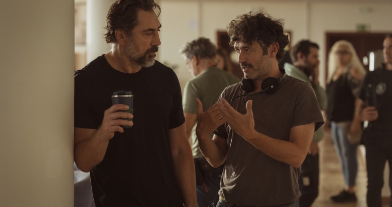 Rodrigo Sorogoyen conversa con Javier Bardem durante el rodaje. MANOLO PAVÓN Rodrigo Sorogoyen conversa con Javier Bardem durante el rodaje. MANOLO PAVÓN