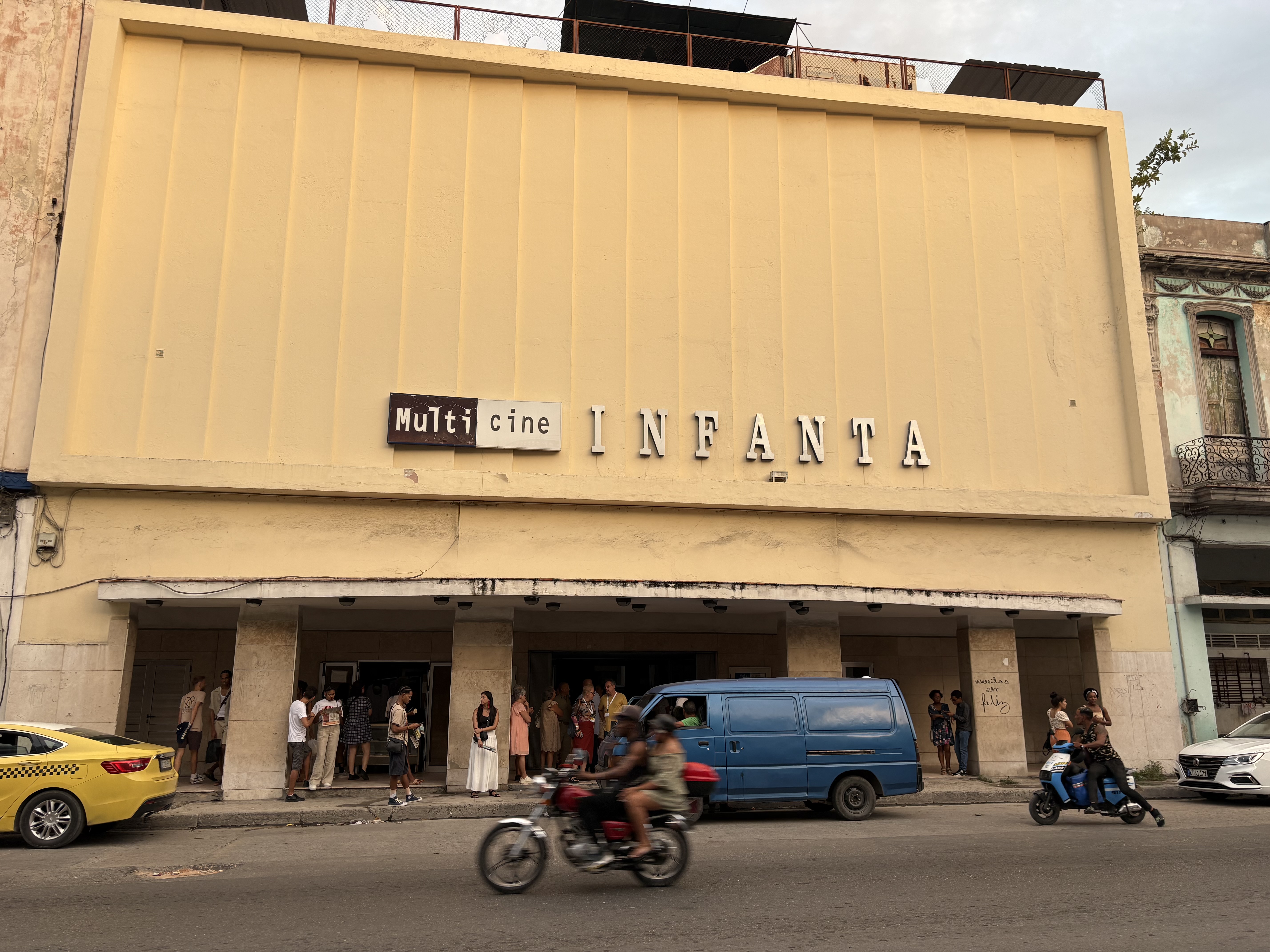 El Multicine Infanta durante una de las funciones canceladas de En la caliente en el Festival de Cine Latinoamericano de La Habana de 2025. FABIEN PISANI El Multicine Infanta durante una de las funciones canceladas de En la caliente en el Festival de Cine Latinoamericano de La Habana de 2025. FABIEN PISANI