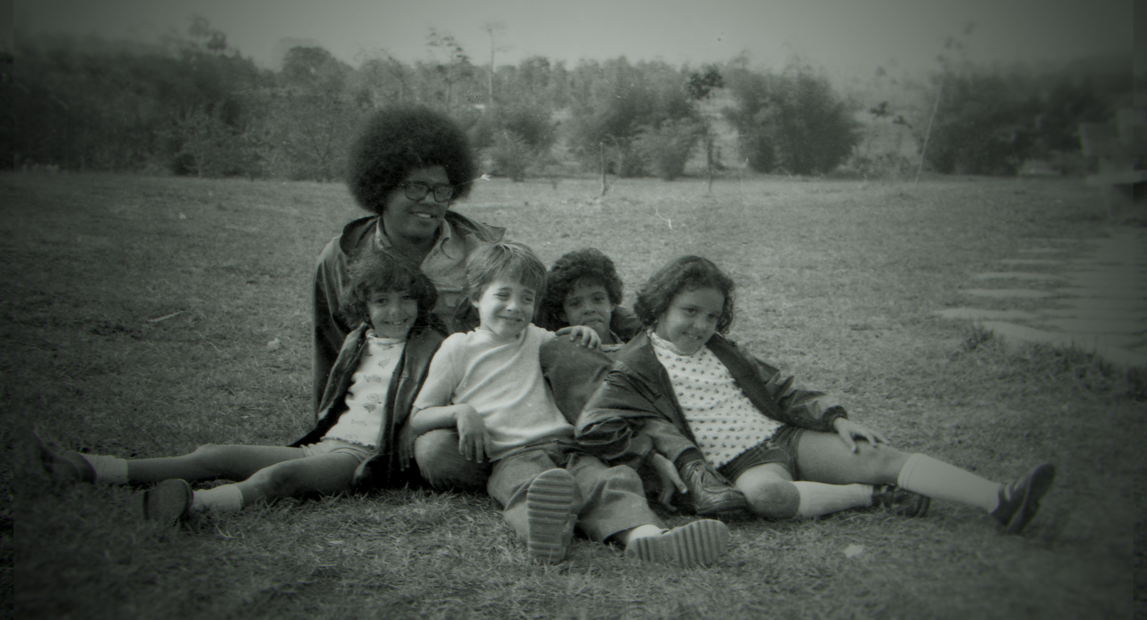 Pablo Milanés con sus hijos en el Parque Lenin, una de las escenas familiares que recupera el documental de Fabien Pisani. ZOE ÁLVAREZ