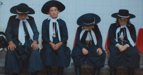 Los jóvenes protagonistas de 'El tren fluvial', el debut en la dirección de Lorenzo Ferro y Lucas Vignale. CINCO RAYOS