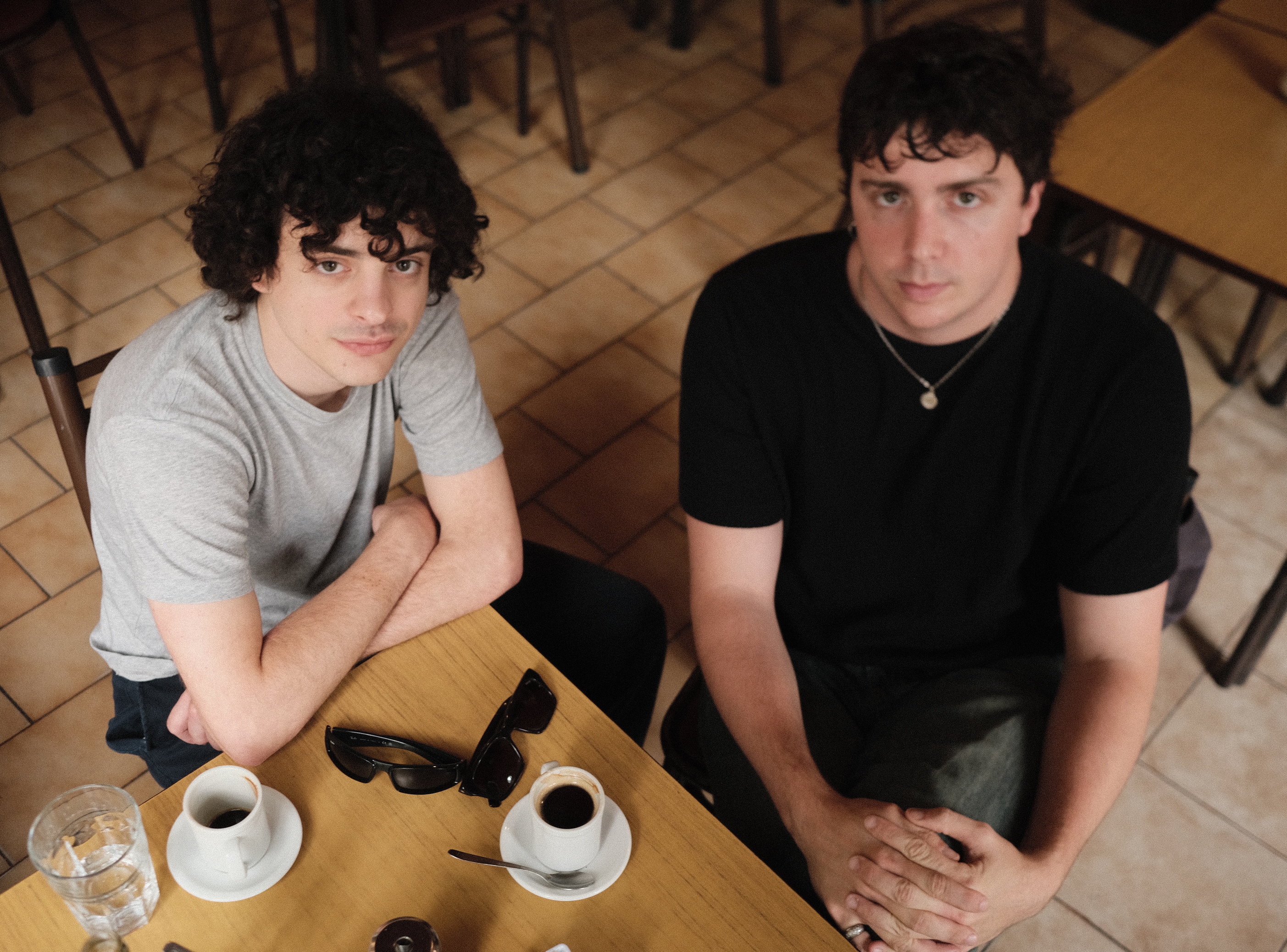 Lorenzo Ferro y Lucas Vignale, codirectores de 'El tren fluvial', una película nacida de años de amistad. VALENTINE TORRE