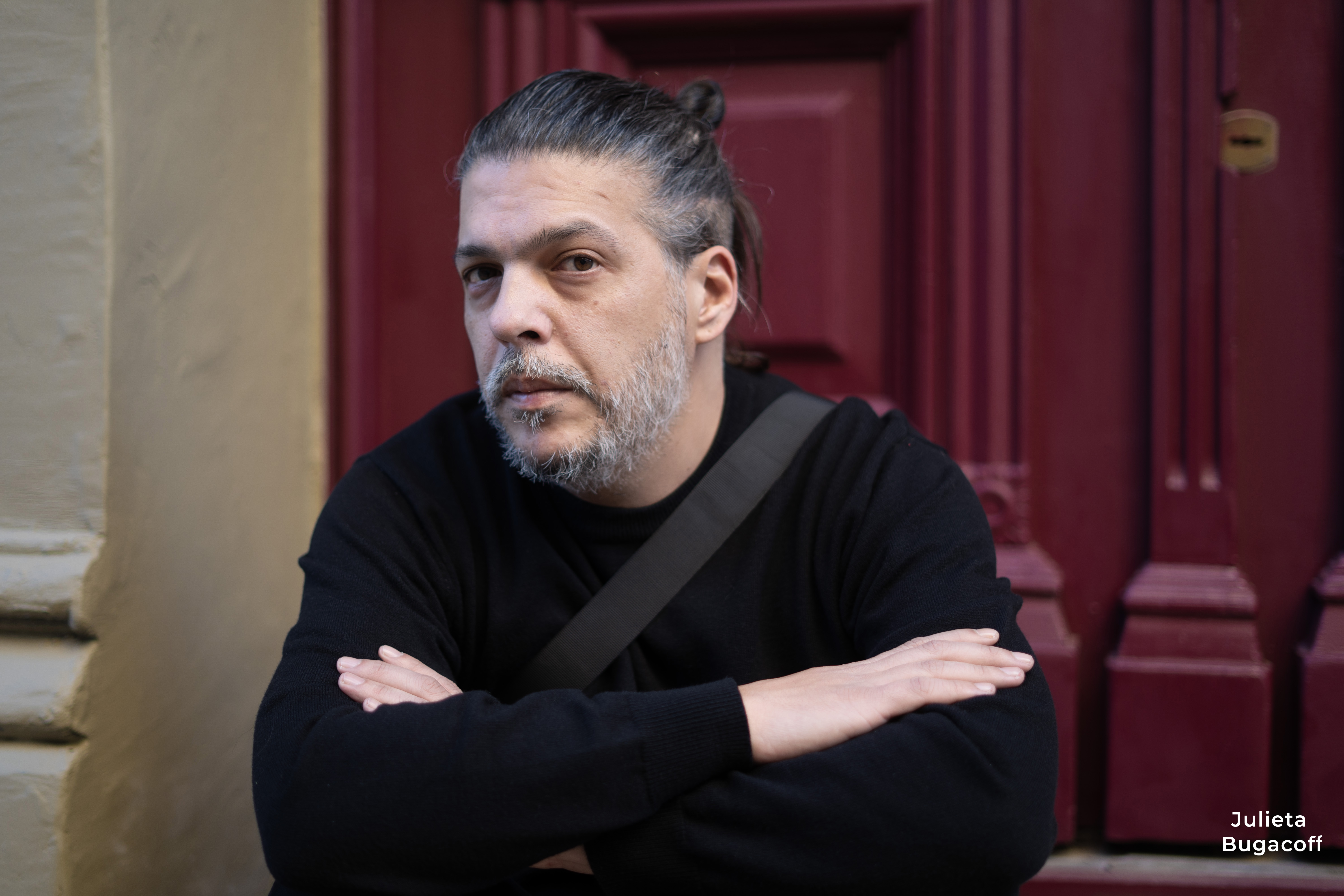 Juan Mattio combina la escritura de novelas con el ensayo. JULIETA BUGACOFF