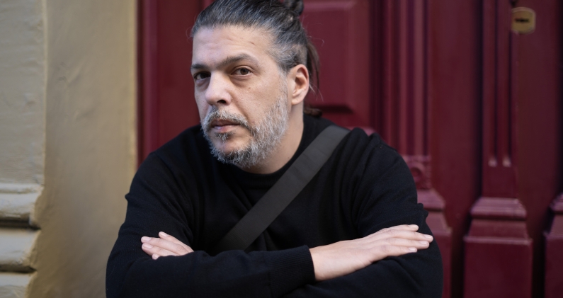 Juan Mattio combina la escritura de novelas con el ensayo. JULIETA BUGACOFF Juan Mattio combina la escritura de novelas con el ensayo. JULIETA BUGACOFF