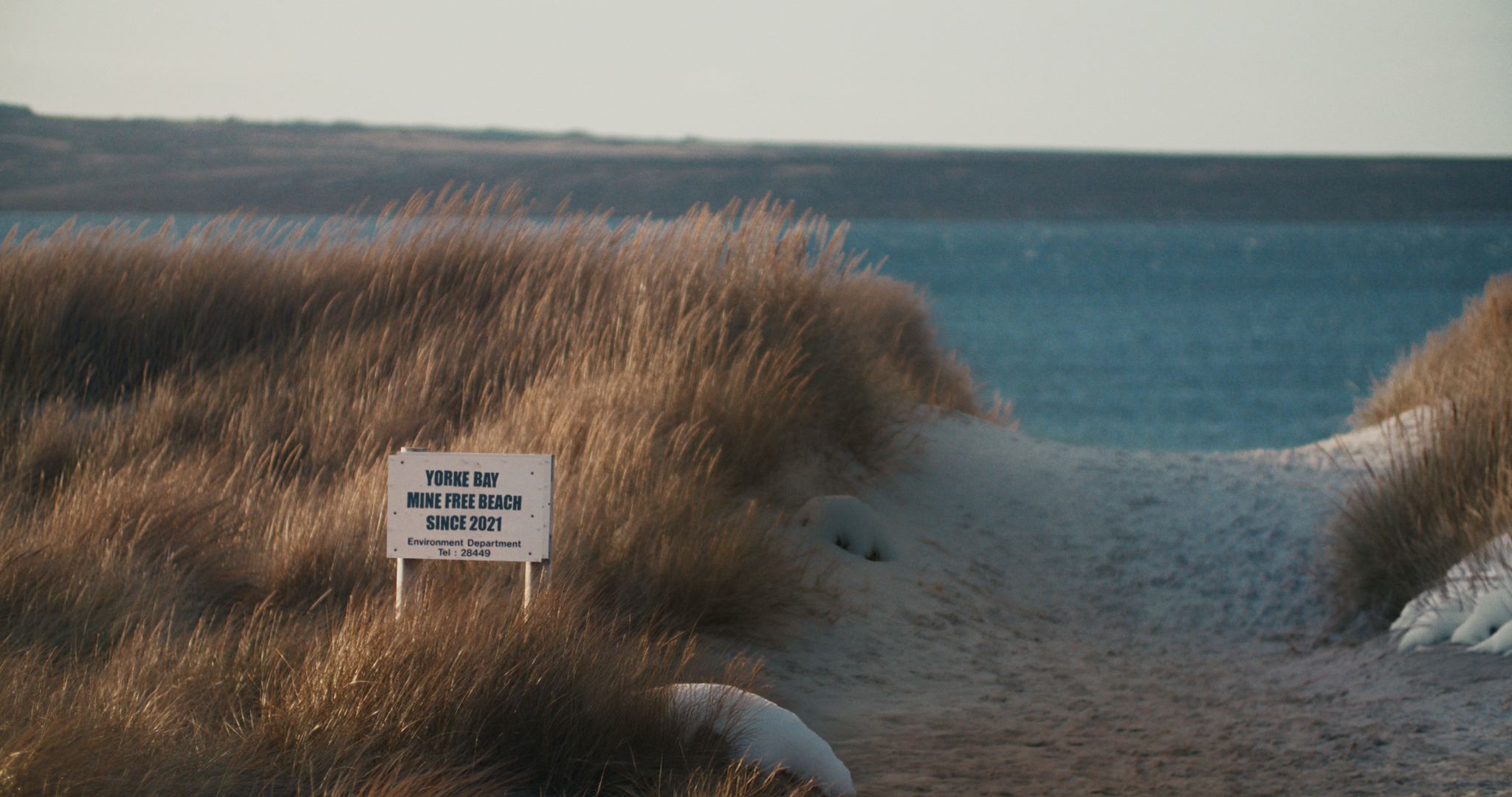 Cartel de advertencia en Yorke Bay, uno de los paisajes de las islas. CORTESÍA