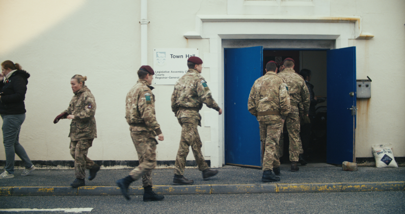 Militares británicos en las Islas Malvinas, donde hay entre 1.000 y 2.000 efectivos. CORTESÍA