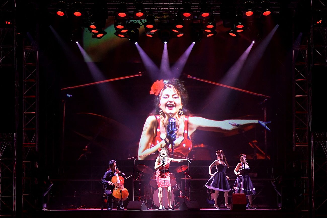 La mezzosoprano Stéphanie d'Oustrac, como Carmen, en un momento del montaje de Àlex Ollé en el New National Theatre de Tokio. NNTT