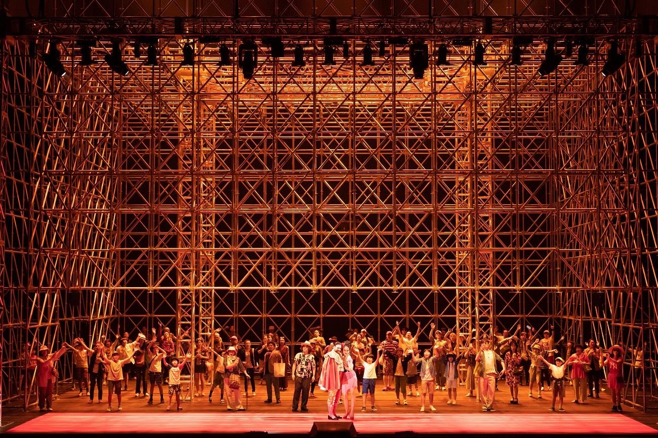 Una escena de la versión de 'Carmen' de Àlex Ollé, en el New National Theatre de Tokio. NNTT