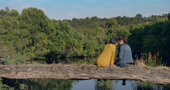 Julieta Figueroa y Amparo Noguera, en una escena del película 'Vendrá la muerte y tendrá tus ojos', de José Luis Torres Leiva. PUENTES DE CINE