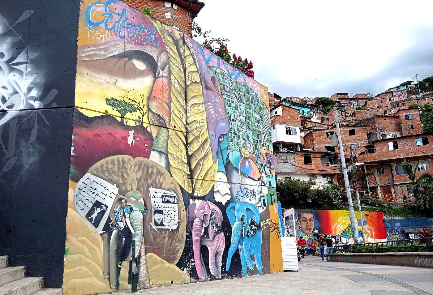 Mural de grafitis en la Comuna 13, en la ciudad de Medellín JOHANNA OSORIO