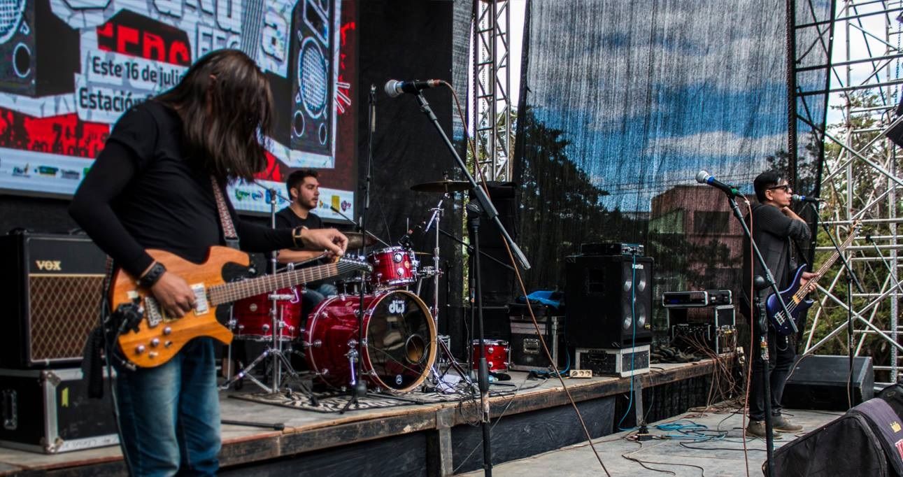 El grupo boliviano de rock A Pie, en concierto en el Chukuta Fest de La Paz, en 2018. A PIE