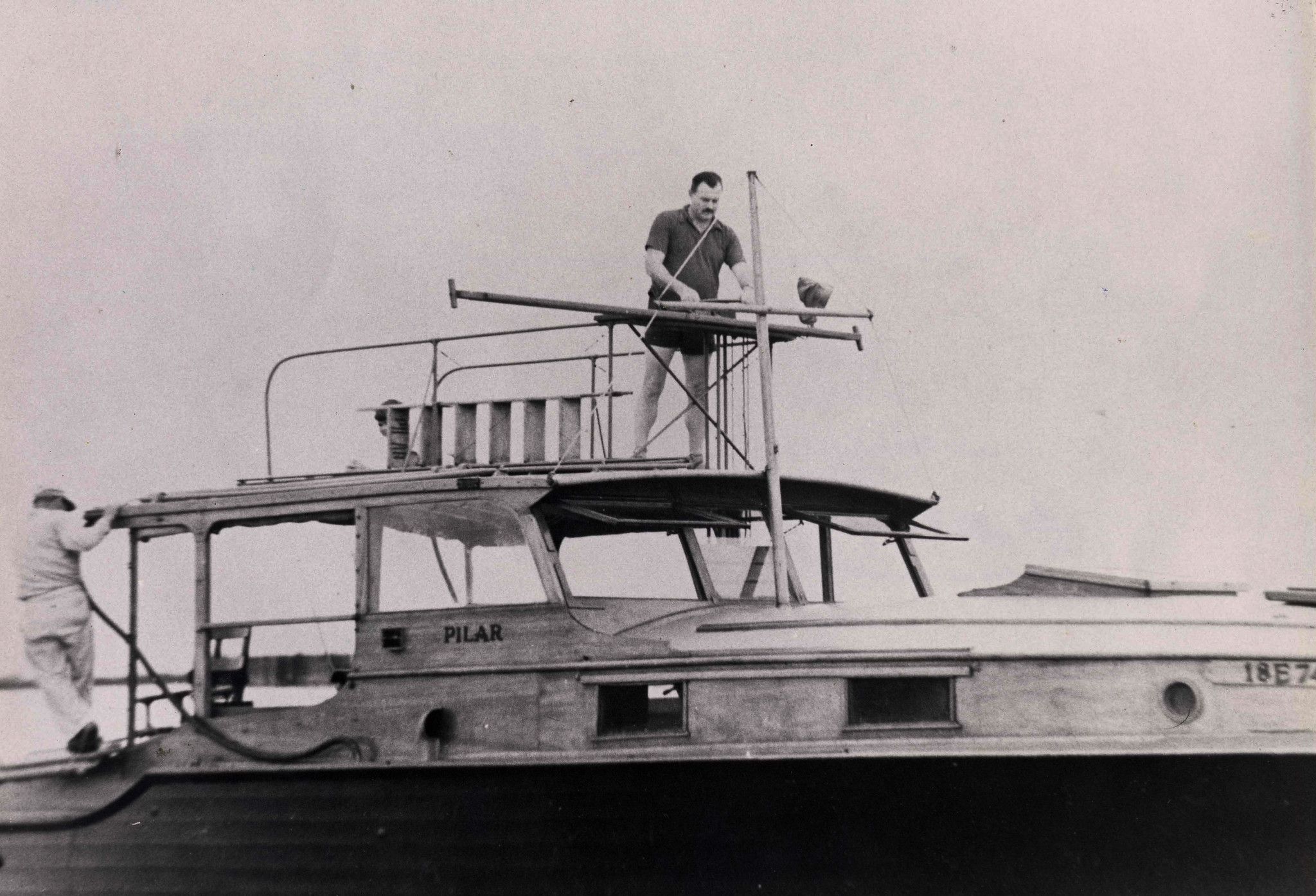 Hemingway, a bordo del yate 'Pilar'. KEYS LIBRARIES/IDA WOODWARD BARRON COLLECTION