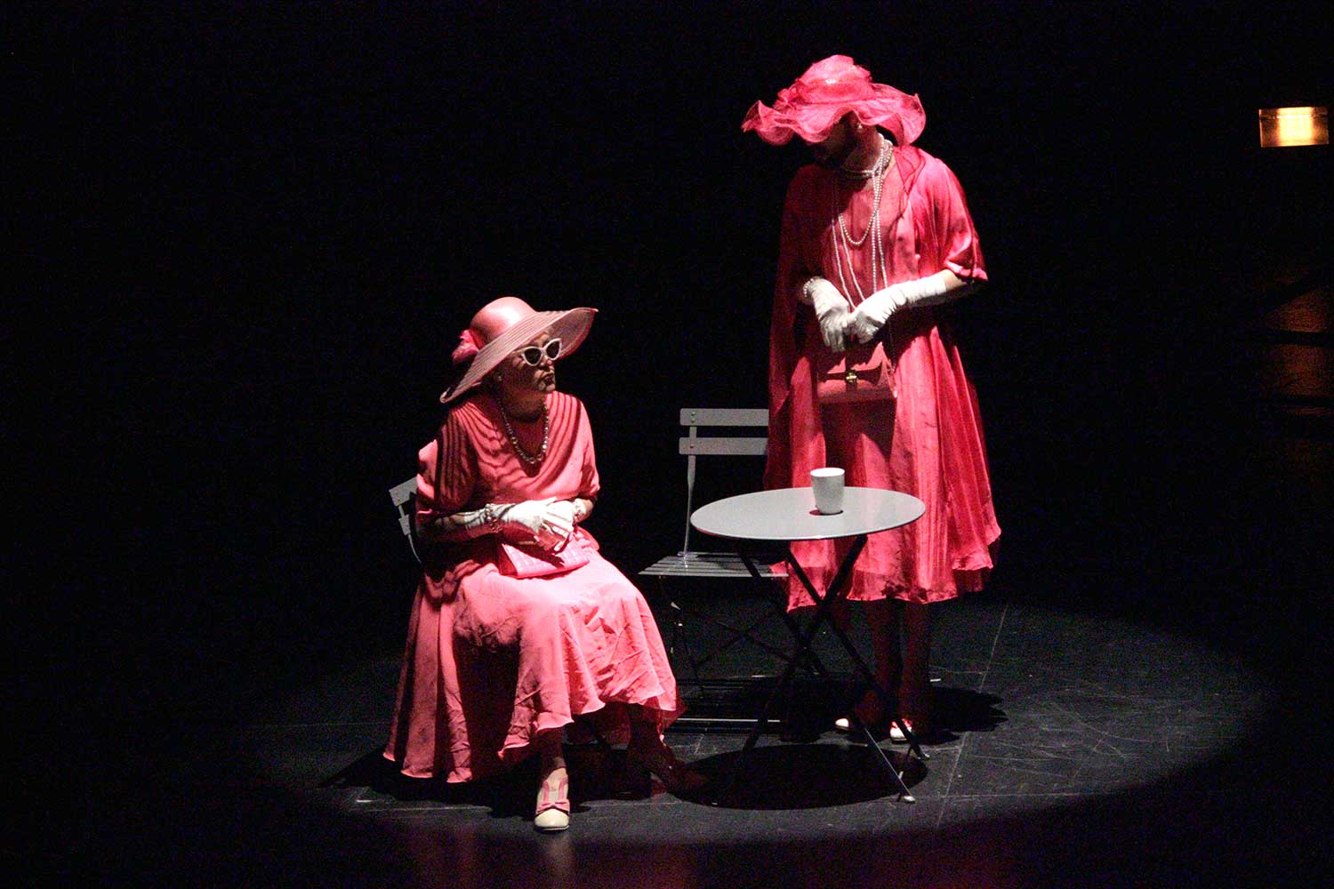 Una escena de la obra teatral 'Paren la música', en el Teatro Nacional Chileno. TNCH