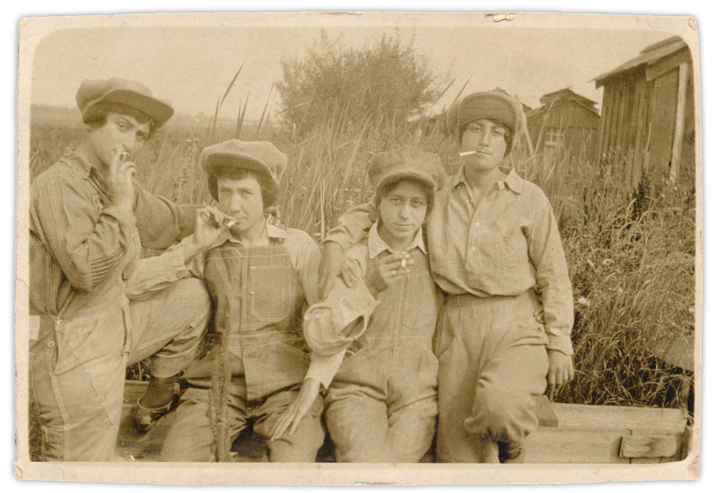 Gabriela Jiménez, Teresa Hernández, María y María Antonia Jiménez, en Mountain View o San Leandro, California, hacia 1920. ARCHIVO EMIGRANTES INVISIBLES