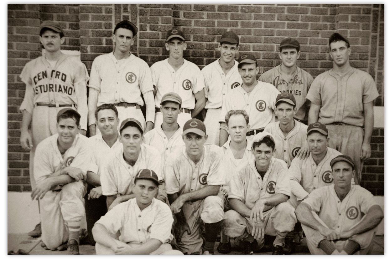 Jugadores del equipo de béisbol del Centro Asturiano de Tampa, Florida. CORTESÍA CENTRO ASTURIANO DE TAMPA