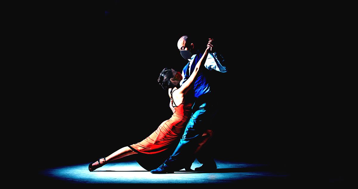 Así se baila el tango (en pandemia). ELENA CANTÓN/FOTO: MARKO ZIRDUM