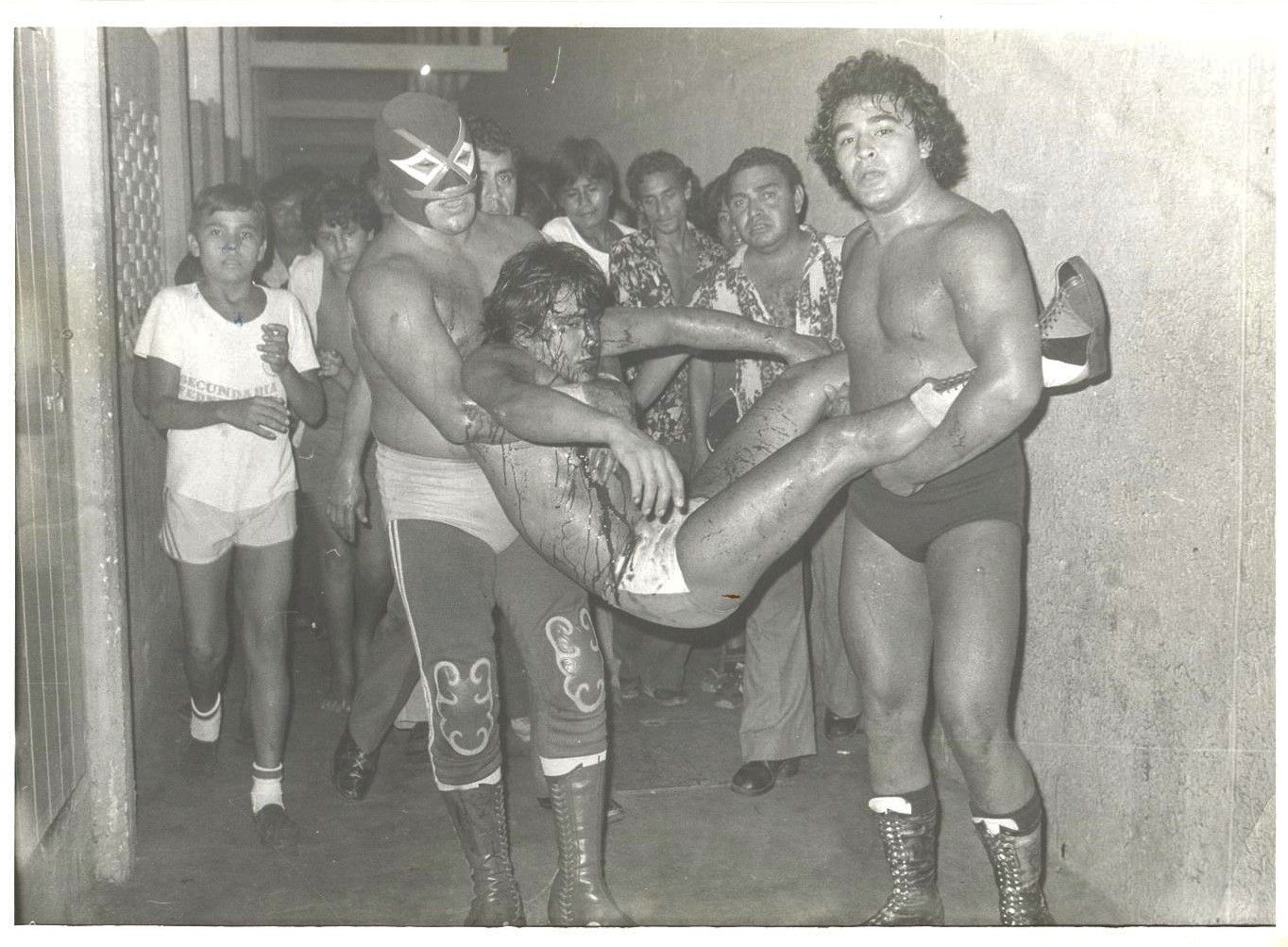 Baby Richard (derecha), llevando al Negro Navarro con la ayuda de El Villano III. ARCHIVO Baby Richard (derecha), llevando al Negro Navarro con la ayuda de El Villano III. ARCHIVO