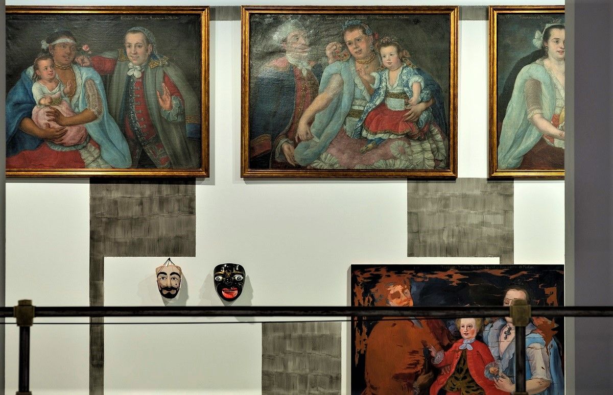 Lienzos de la serie 'Pinturas de mestizaje' incluidos en la exposición 'Buen Gobierno'. GUILLERMO GUMIEL Lienzos de la serie 'Pinturas de mestizaje' incluidos en la exposición 'Buen Gobierno'. GUILLERMO GUMIEL