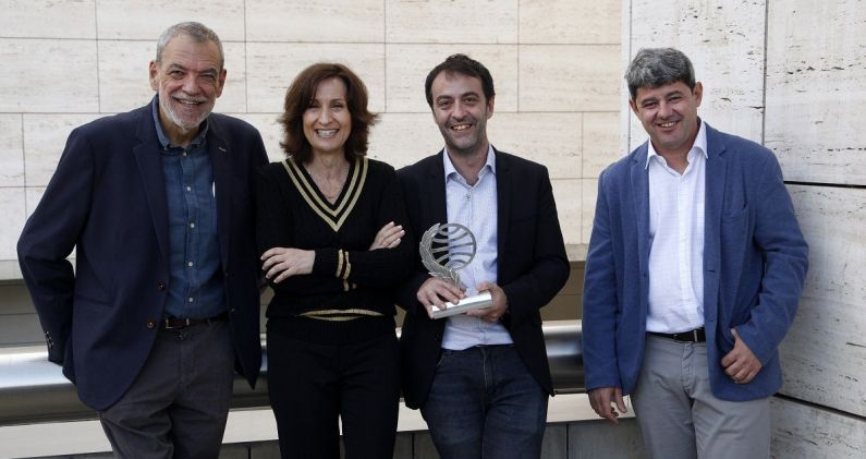 Los tres autores tras el seudónimo de Carmen Mola, con la escritora Paloma Sánchez-Garnica, finalista del Premio Planeta 2021. ARDUINO VANNUCCHI