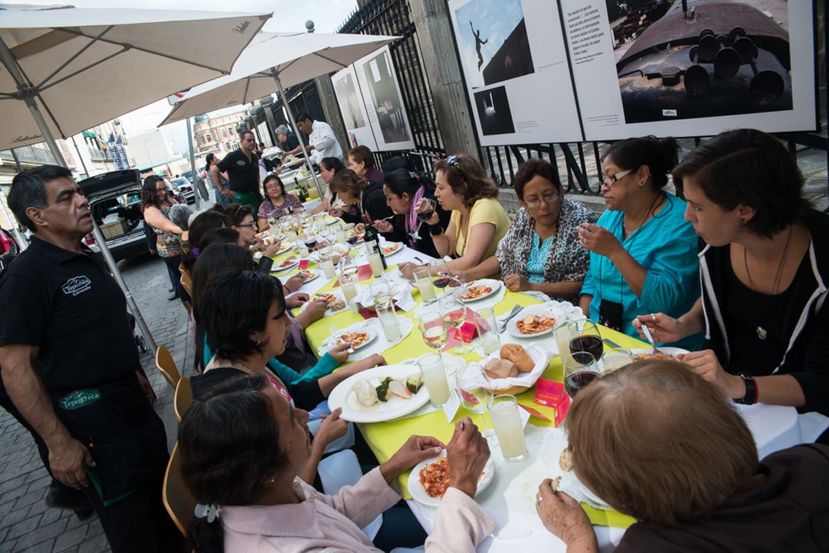 Intervención 'Estados de excepción', de Lorena Wolffer, en México. GUILLERMINA NAVARRO