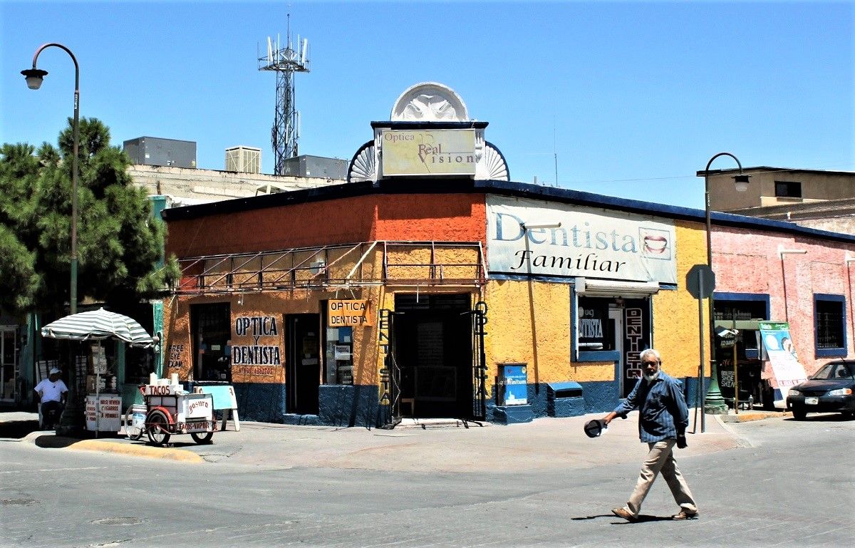 Calle con comercios en Ciudad Juárez, México. FLICKR/ASTRID BUSSINK CC BY 2.0