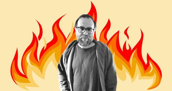 El escritor peruano José Carlos Yrigoyen, autor de 'Mejor el fuego'. ELENA CANTÓN