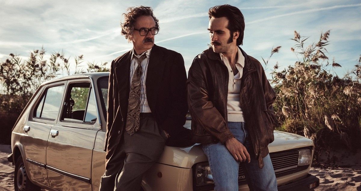 Los actores Pere Ponce y Alberto Gómez interpretan a dos policías que investigan a nazis en la película 'El sustituto', de Óscar Aibar. LAIA LLUCH