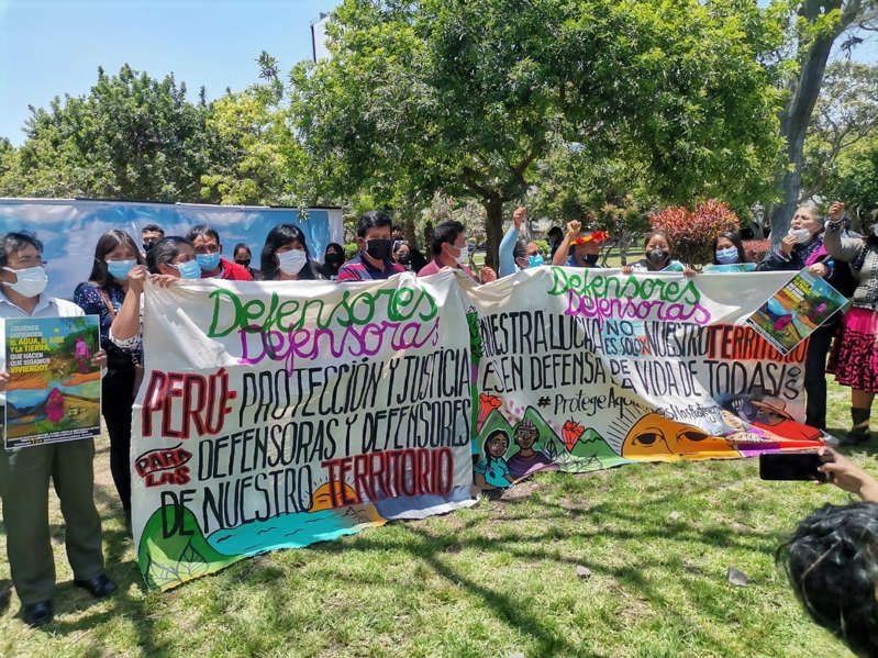 Protesta en Lima de defensores medioambientales del Perú reclamando protección al Gobierno. CORTESÍA