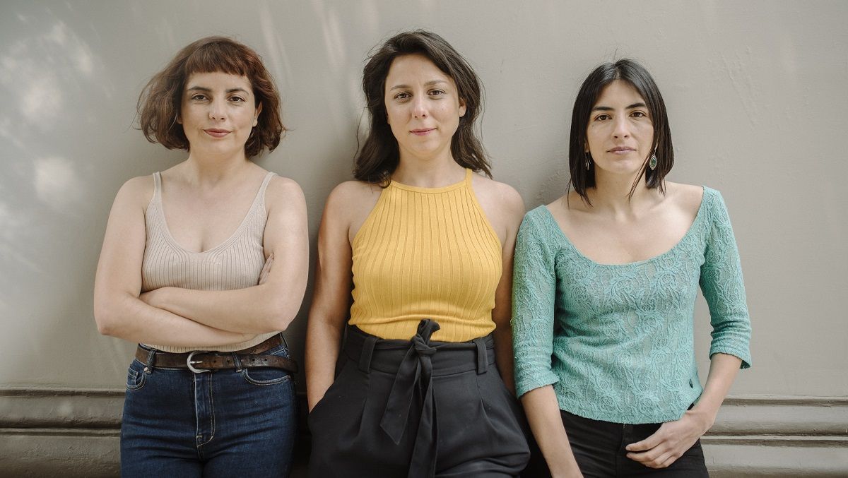 Andrea Herrera, María Yaksic y Lorena Fuentes, responsables de la editorial chilena Banda Propia. PAZ OLIVARES