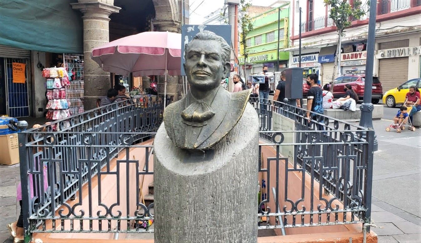 Busto dedicado al músico Silvestre Vargas en la plaza de los Mariachis de Guadalajara. RICARDO BALDERAS