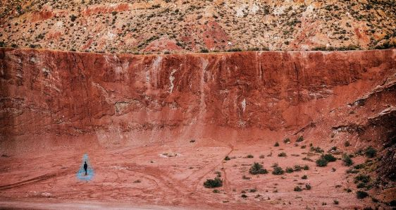 Fotograma de 'Espíritu sagrado', película de ciencia ficción costumbrista de Chema García Ibarra ambientada en Elche. LA AVENTURA