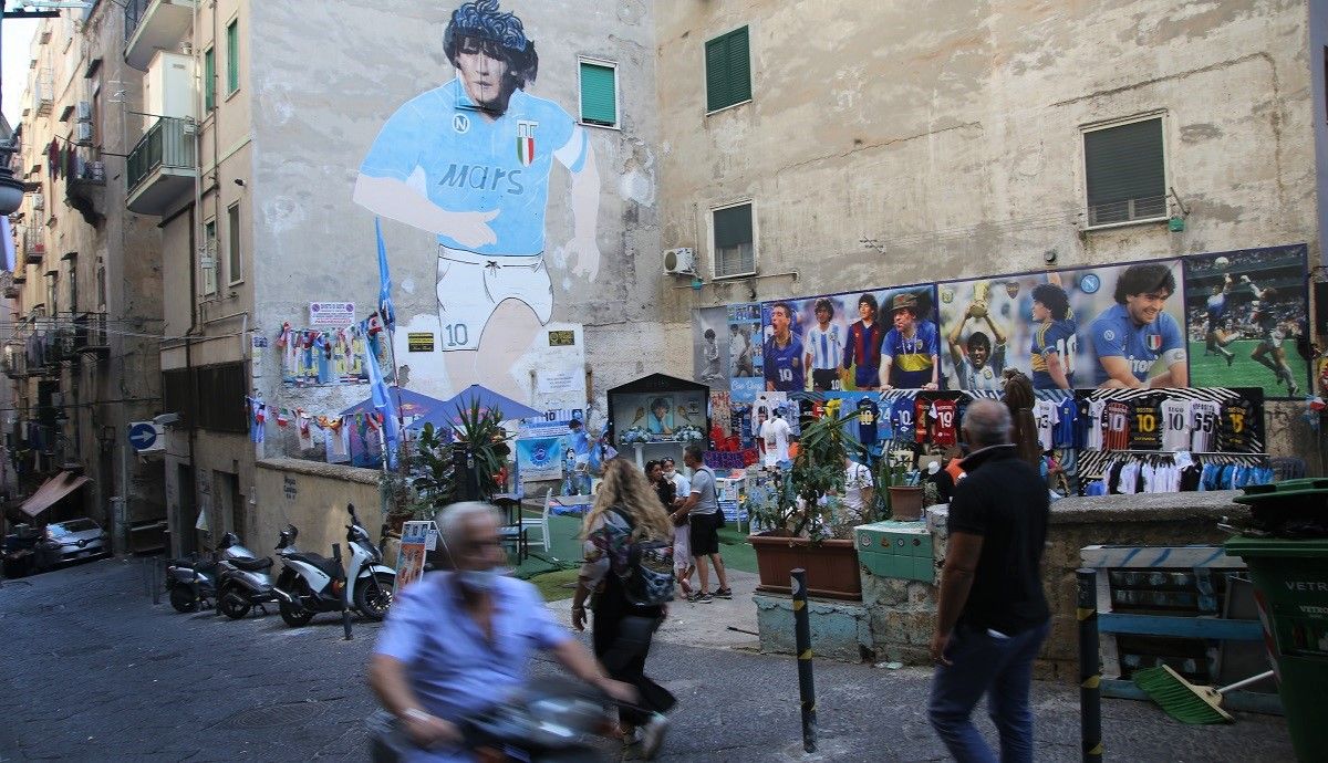 Mural dedicado a Diego Armando Maradona en el Quartieri Spagnoli de Nápoles IGNACIO PEREYRA