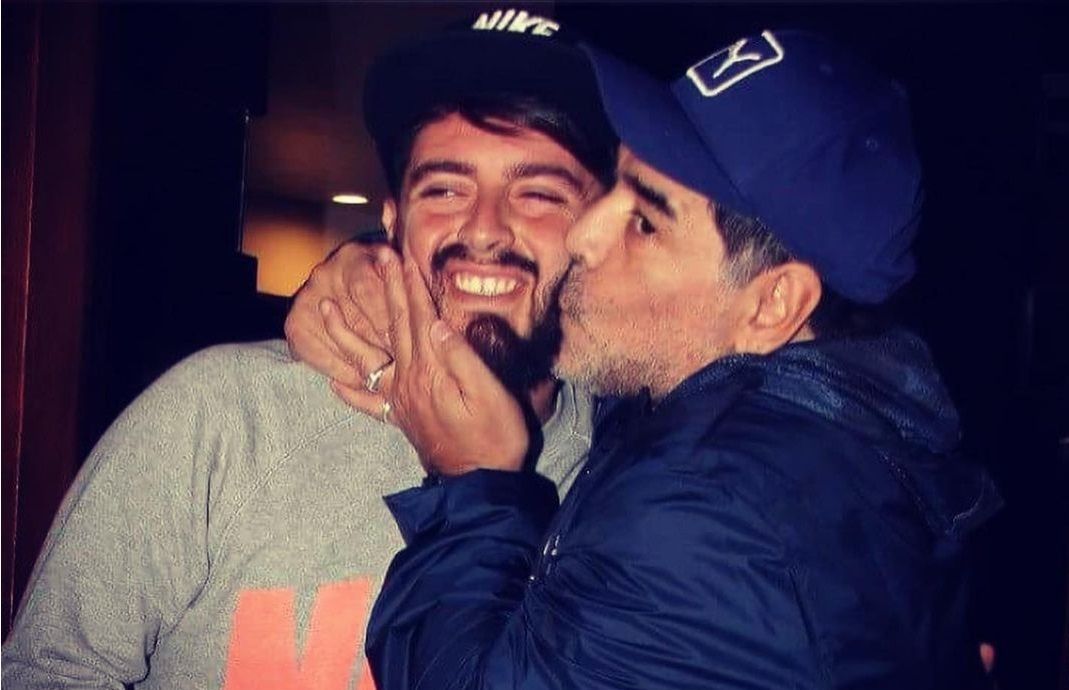Maradona Junior, con su padre. ARCHIVO