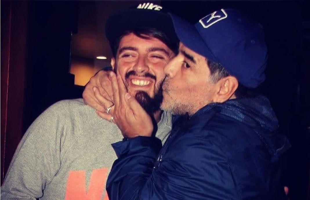 Maradona Junior, con su padre. ARCHIVO Maradona Junior, con su padre. ARCHIVO