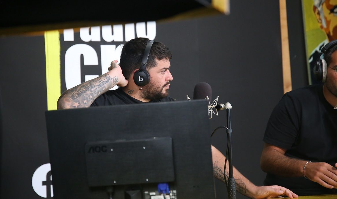 Diego Armando Maradona Junior, en el estudio de la emisora de radio CRC Targato Italia. IGNACIO PEREYRA