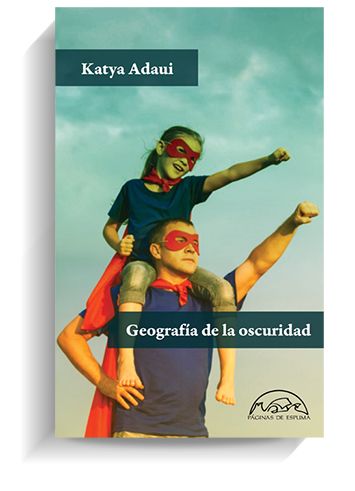 Portada del libro 'Geografía de la oscuridad', de Katya Adaui. PÁGINAS DE ESPUMA