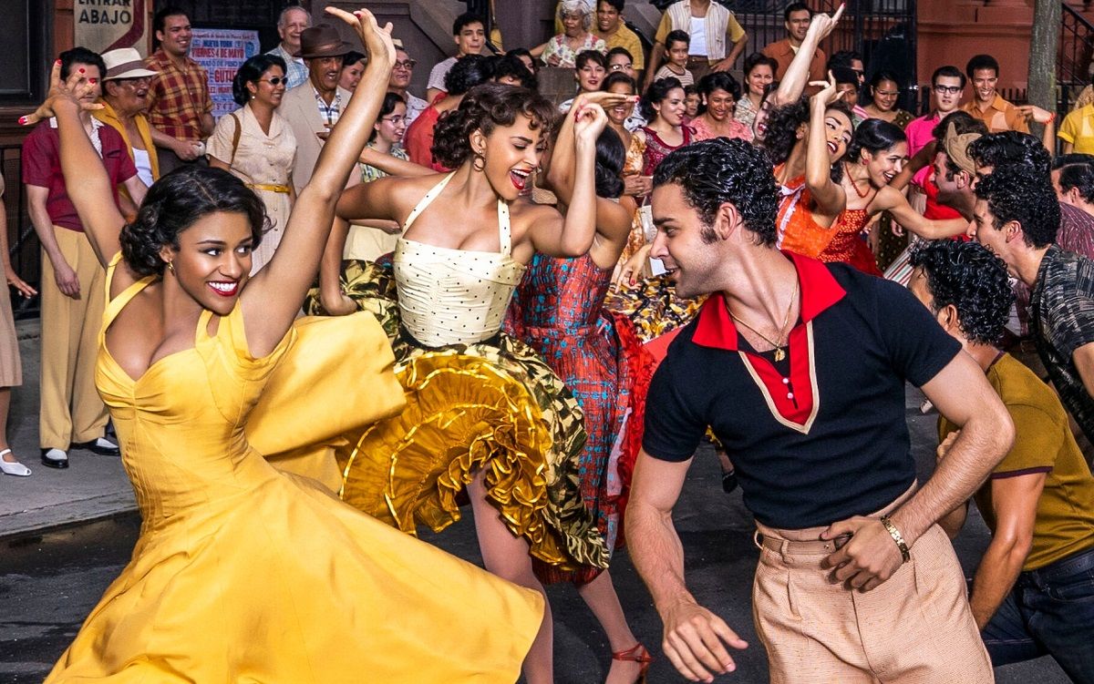 Ariana DeBose como Anita y David Álvarez como Bernardo, en el 'West Side Story' de Steven Spielberg. NIKO TAVERNISE/20TH CENTURY STUDIOS