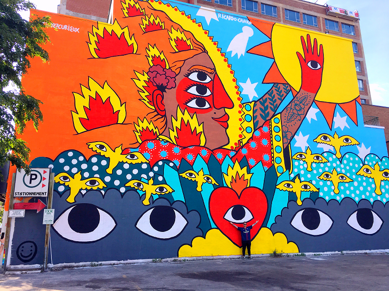 El ilustrador Ricardo Cavolo, posando ante uno de sus murales en Montreal. ARCHIVO El ilustrador Ricardo Cavolo, posando ante uno de sus murales en Montreal. ARCHIVO