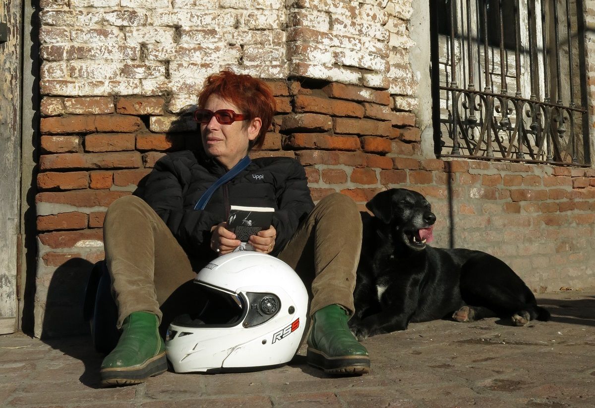 La escritora chilena Cynthia Rimsky, autora de ‘La revolución a dedo’. MARÍA ARAMBURÚ