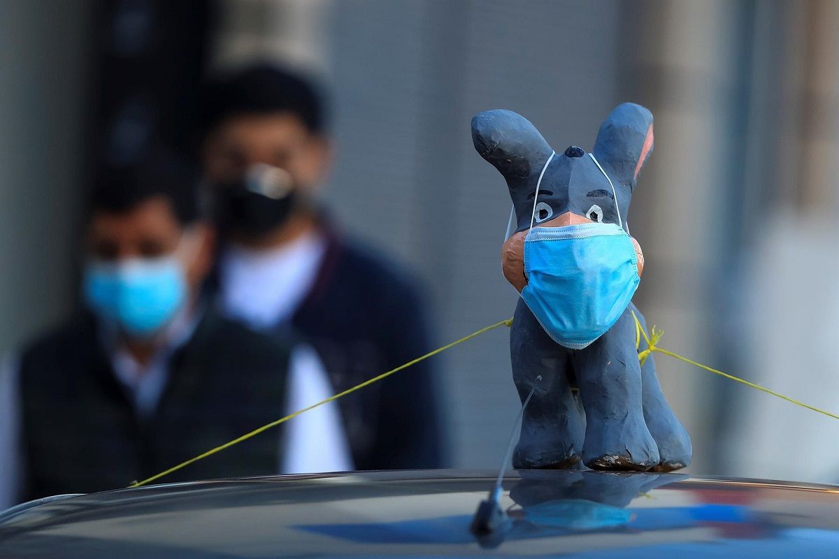 Monigotes enmascarados en Ecuador