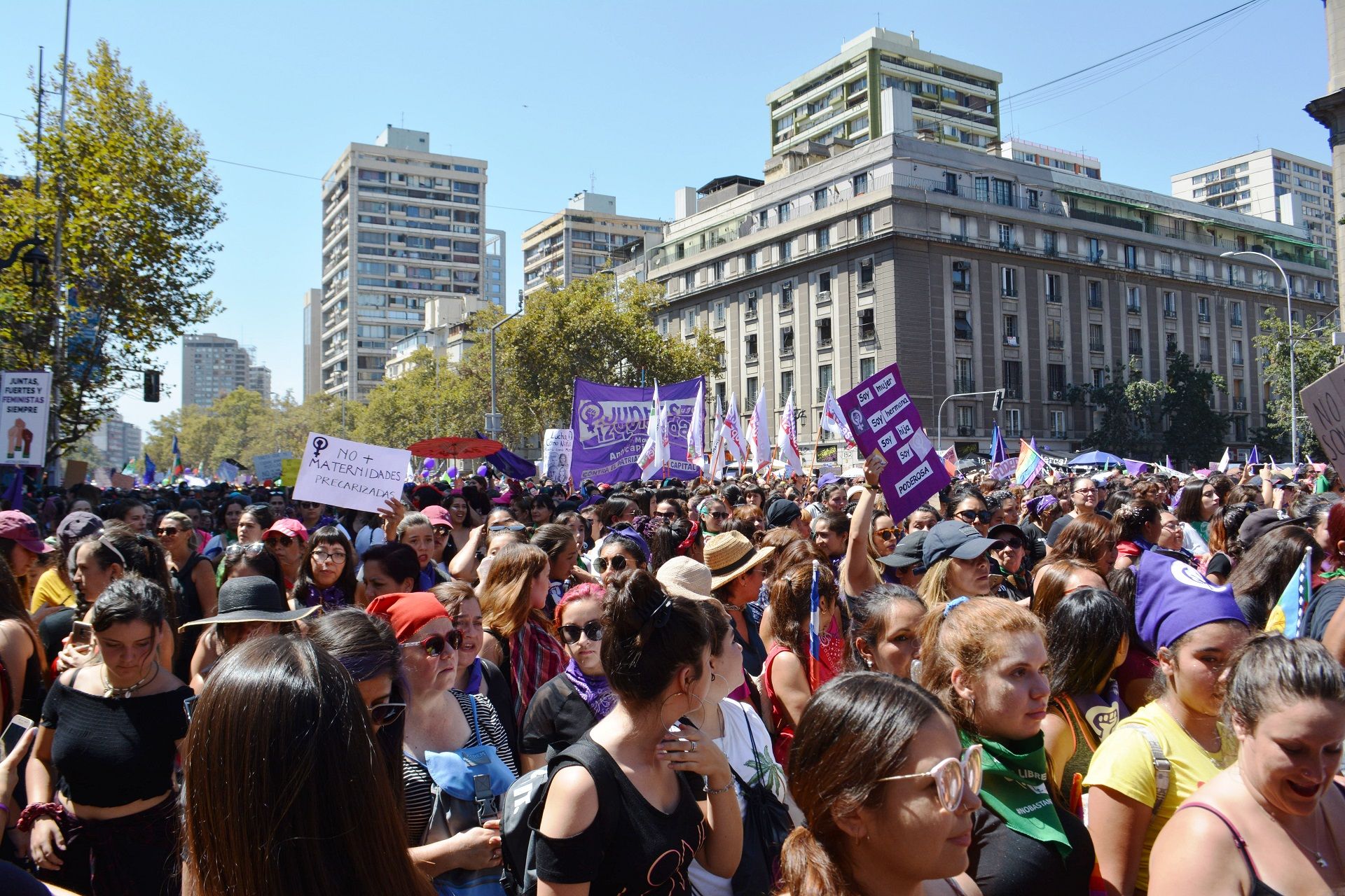 Marcha feminista en las calles de Santiago de Chile, el 8 de marzo de 2020. ROCÍO MANTIS