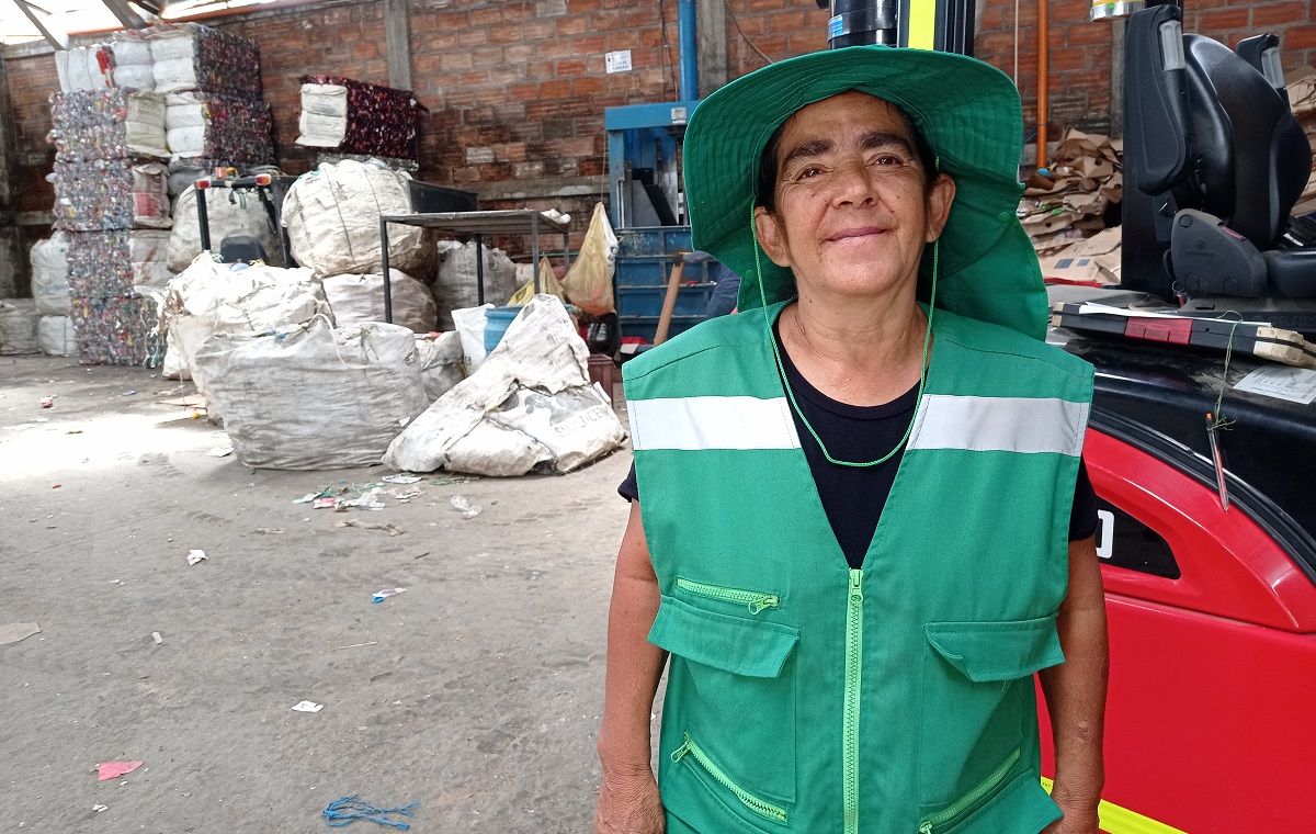 Cecilia Bedoya, en la planta de reciclaje de Arofuturo en La Ceja. JOHANNA OSORIO