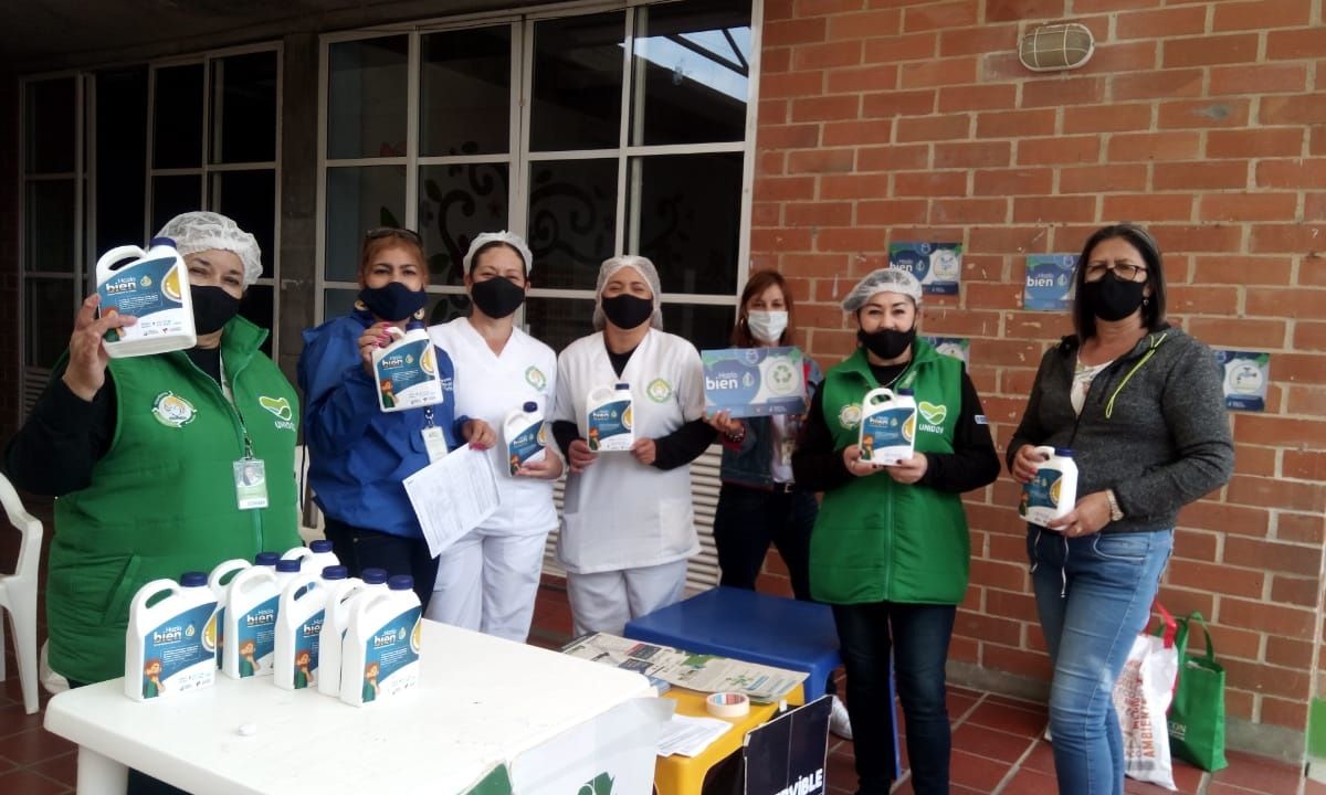 Campaña de recogida de aceite de cocina usado en La Ceja. EEPP Campaña de recogida de aceite de cocina usado en La Ceja. EEPP