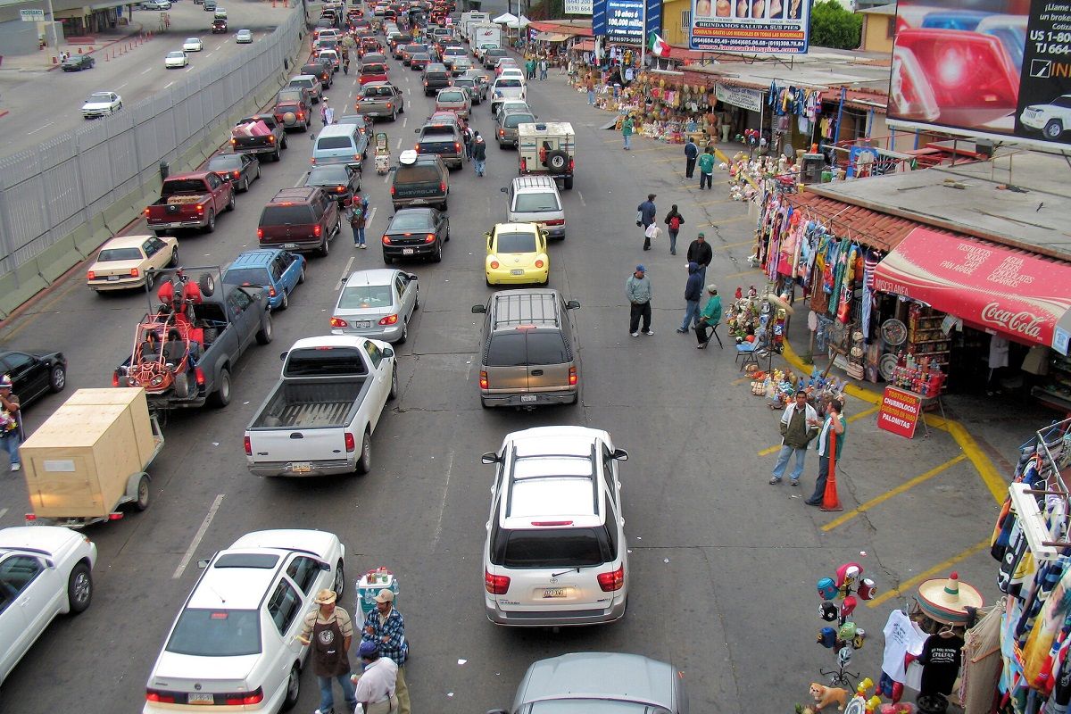 Atasco en la carretera de Tijuana que conduce al paso fronterizo de San Ysidro. FLICKR/RICHARD MASONER CC BY-SA 2.0