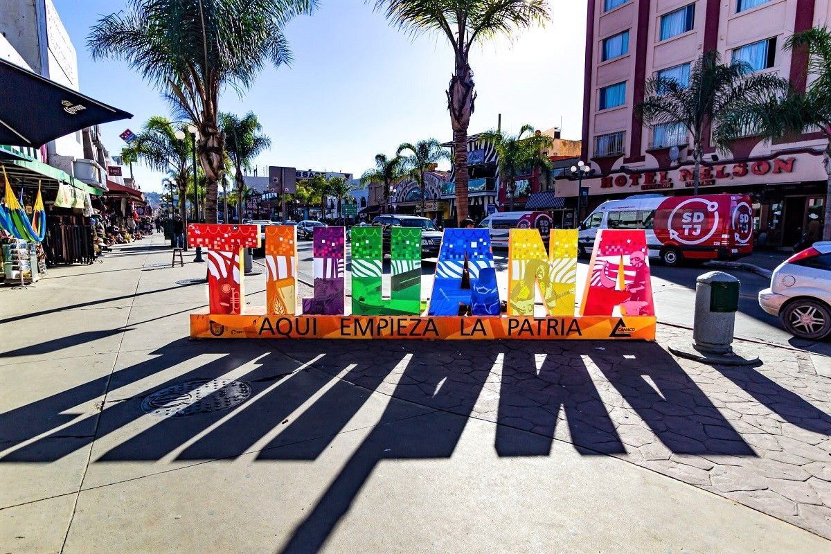 Letrero gigante para promocionar Tijuana en el centro de la ciudad. UNSPLASH/GAUTAM KRISHNAN